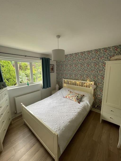 Home In Wirral - Peaceful Contemporary Gem. Buitenkant foto